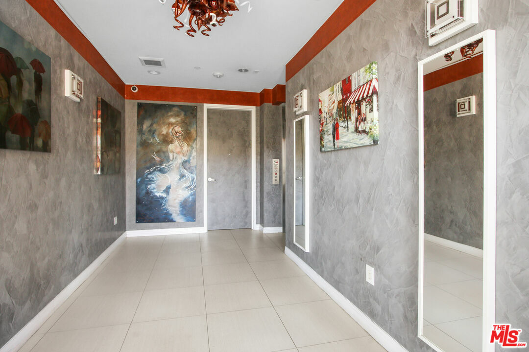 Property Photo: 819 Holt Ave CA 90035
