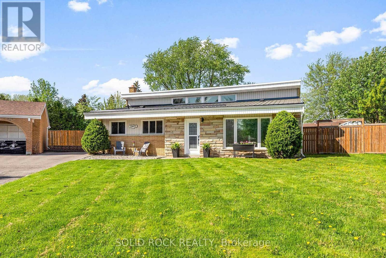 Photo de la propriété: 1377 Toulon Street ON K1E 1J2