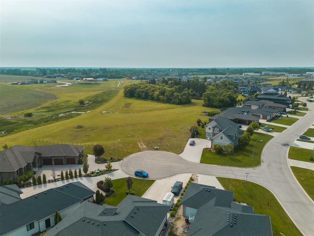 8 Wyndham Court  Steinbach MB R5G 2K5 photo