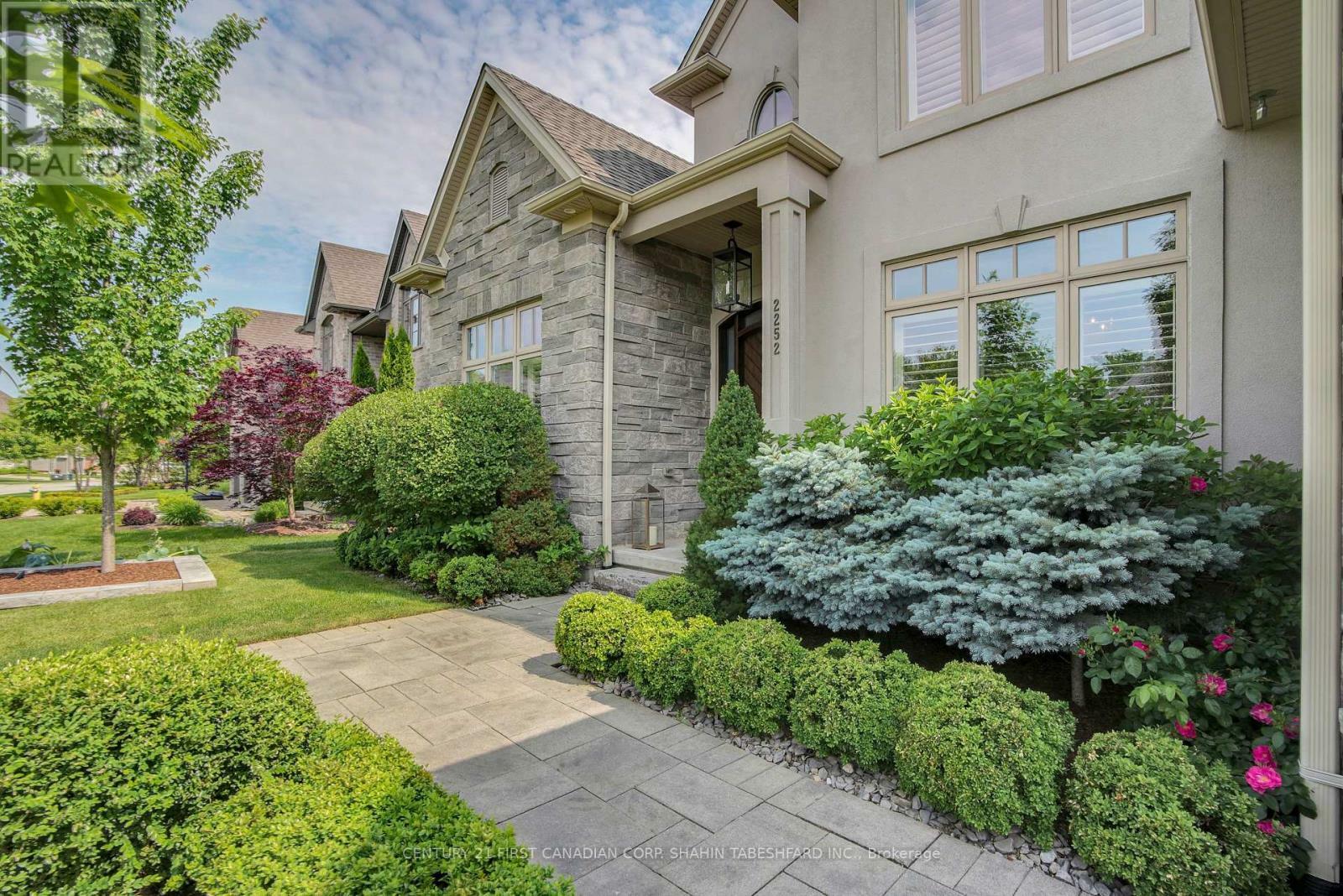 Property Photo: 2252 Waterside Terrace ON N6G 0M1