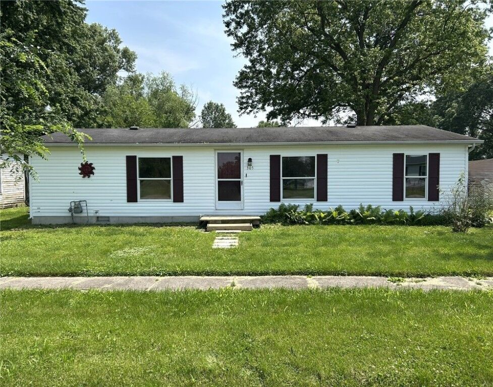 Property Photo:  305 W Main Street  IL 62473 