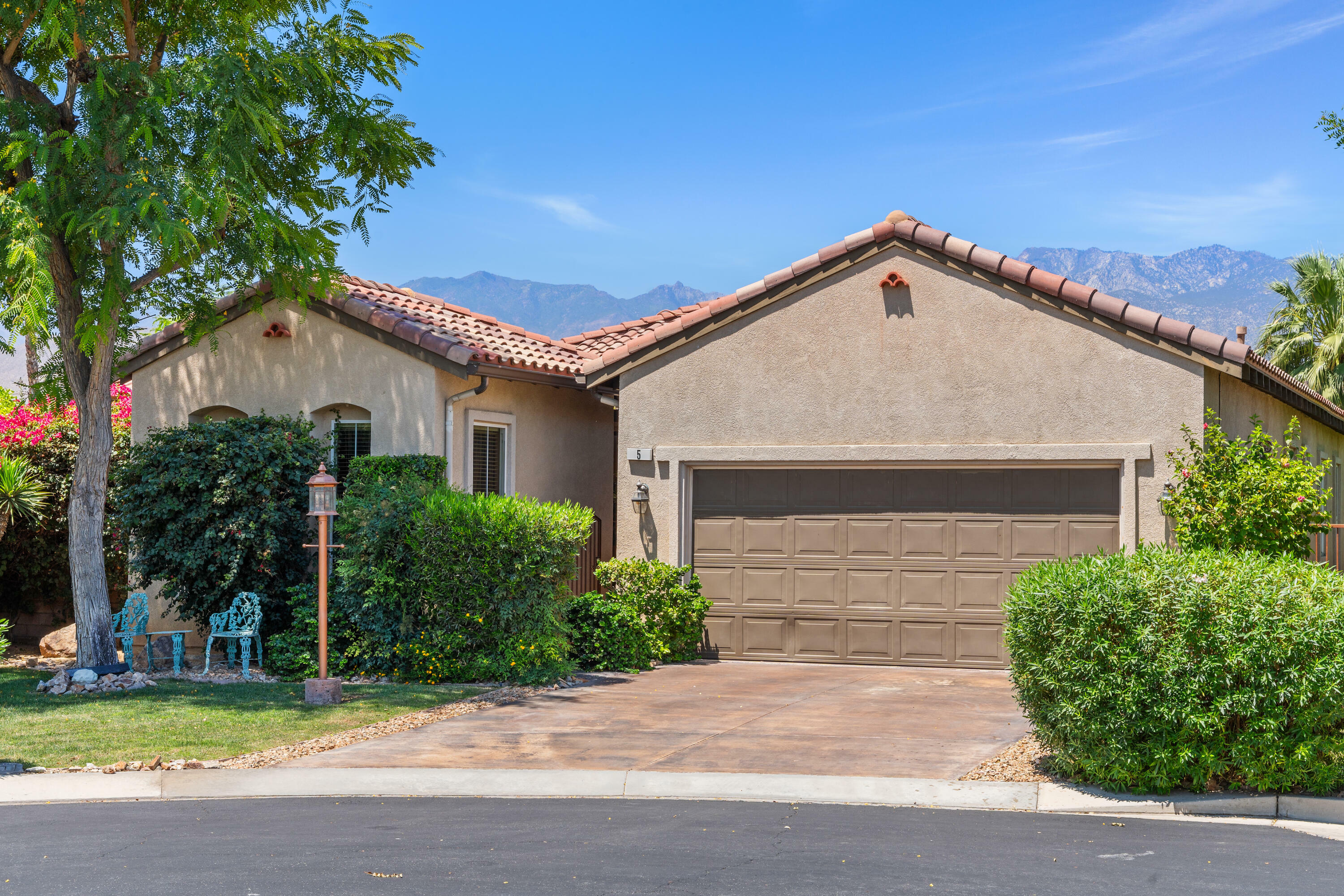 Property Photo: 5 Lake Louise Court CA 92270