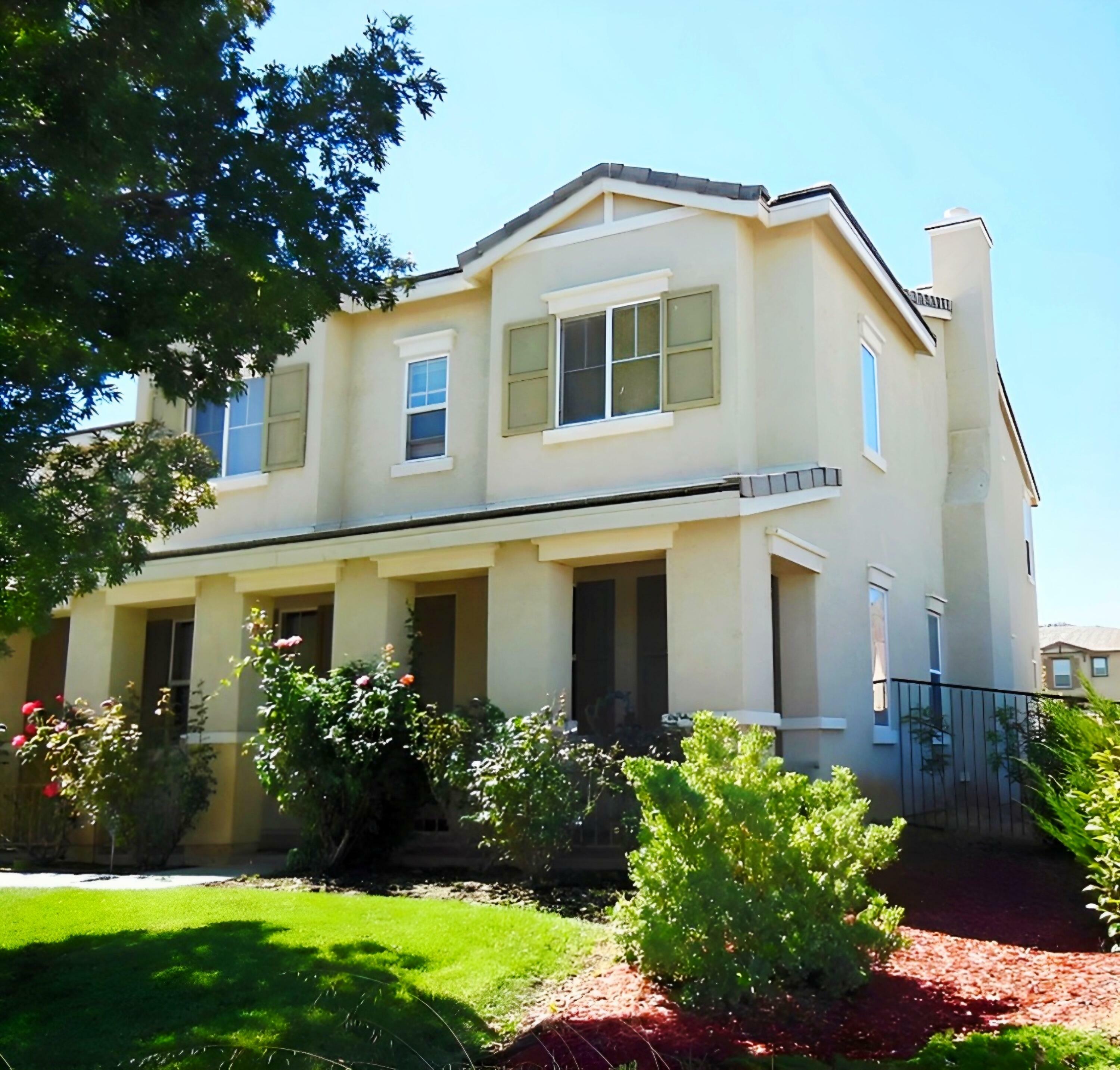 Property Photo: 2300 Thorncroft Circle CA 93551