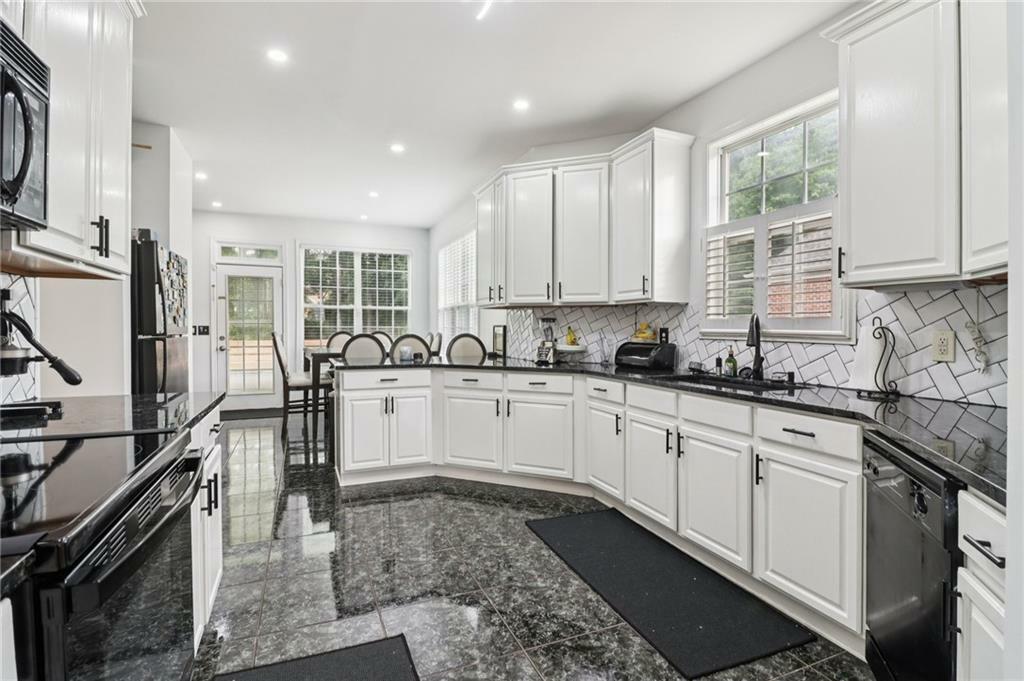 Property Photo: 3223 Thornecreek Drive GA 30135