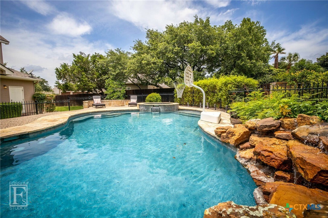 Property Photo: 22418 Roan Forest TX 78259