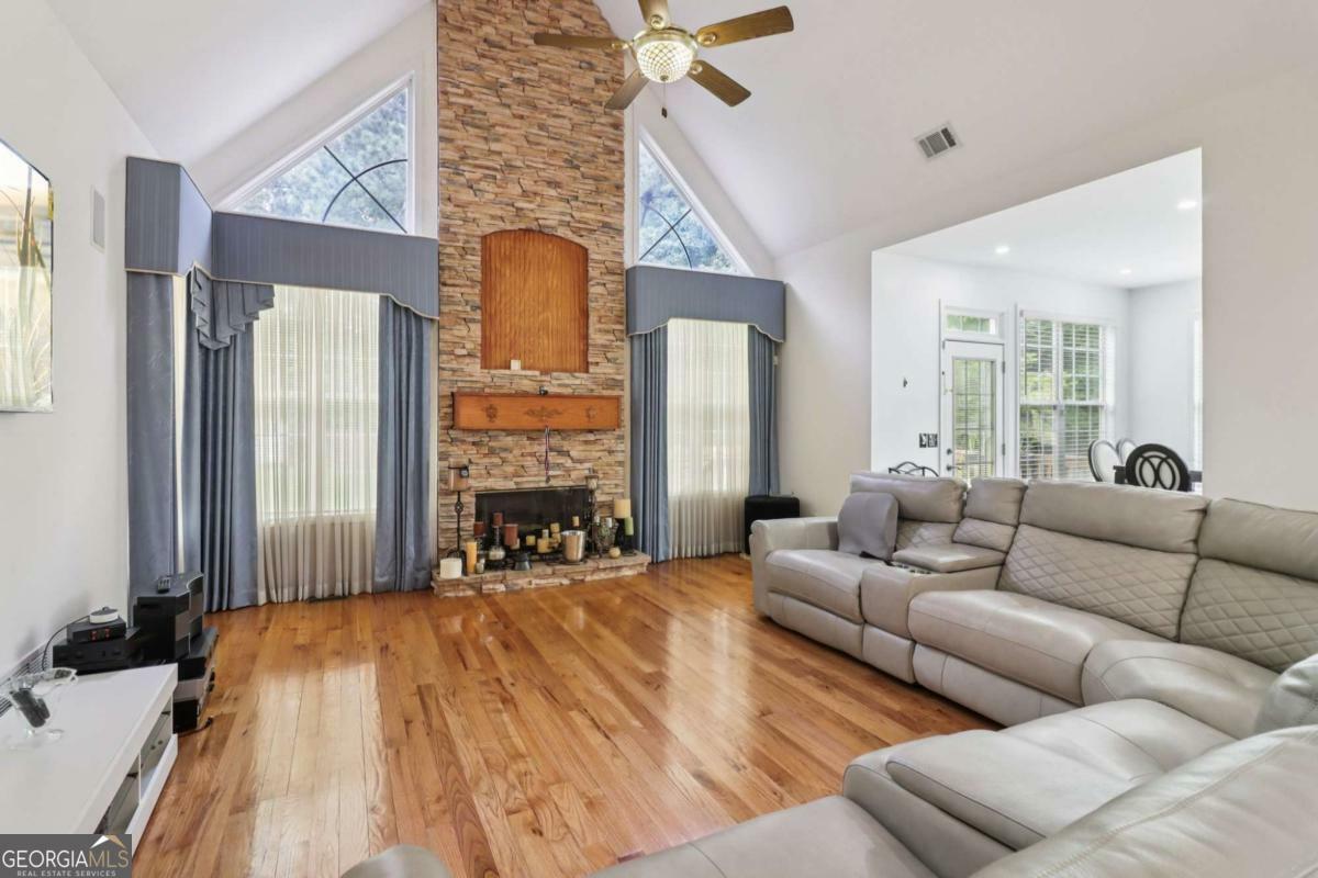 Property Photo: 3223 Thornecreek Drive GA 30135