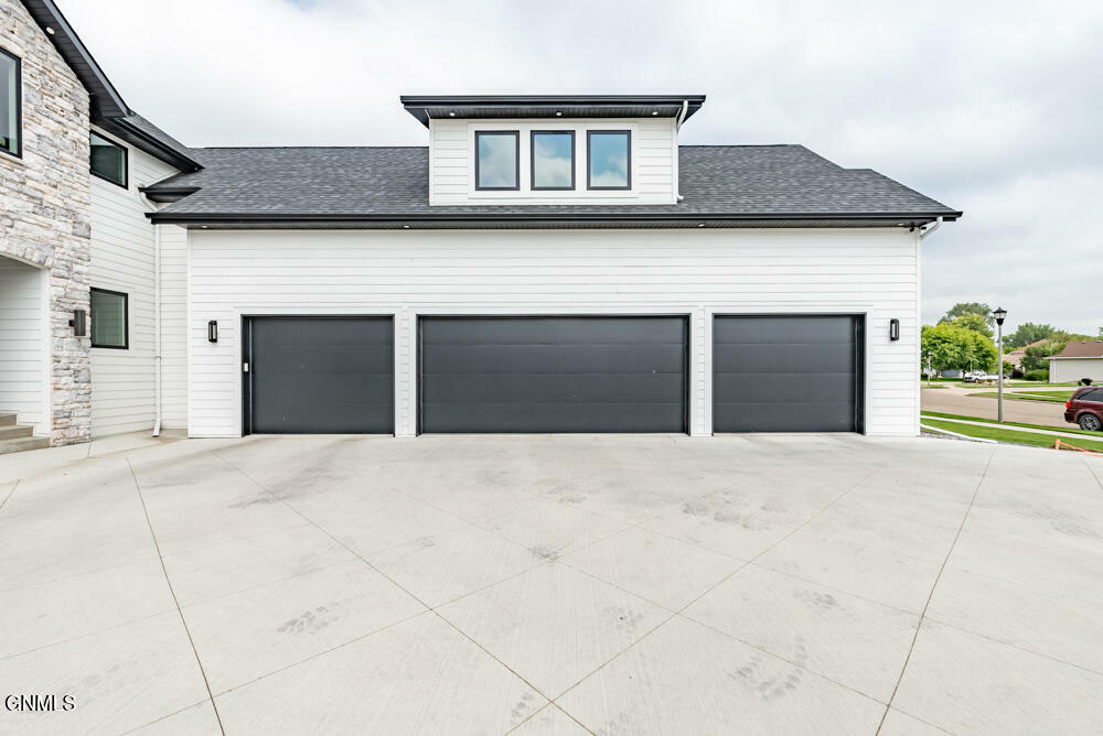 Property Photo: 3305 Bay Shore Bend SE ND 58554