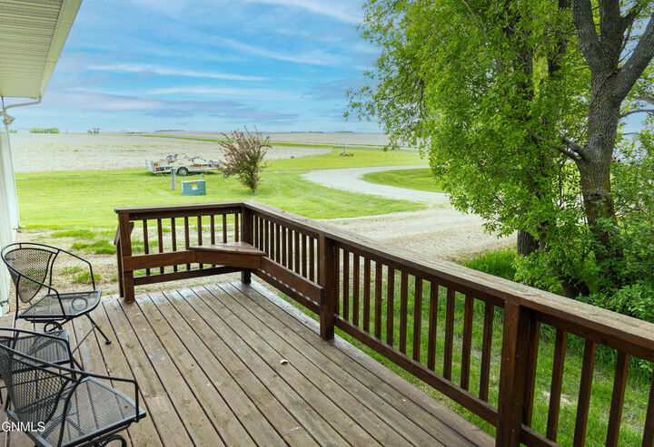 Property Photo:  292 21st Avenue NW  ND 58577 