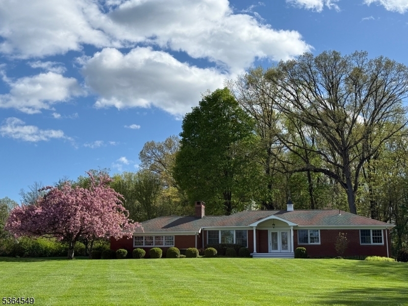 Property Photo: 5 Woodland Rd NJ 08867