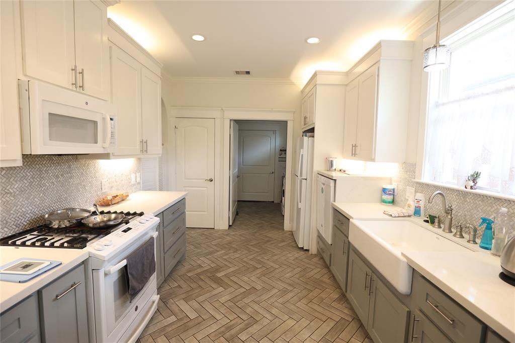 Property Photo: 212 Greenwood Street TX 77011