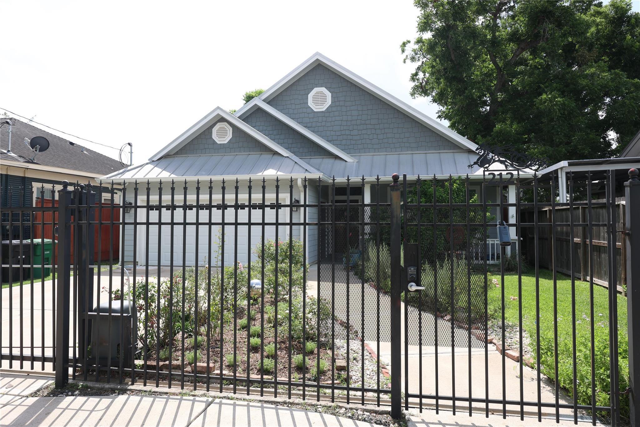 Property Photo:  212 Greenwood Street  TX 77011 