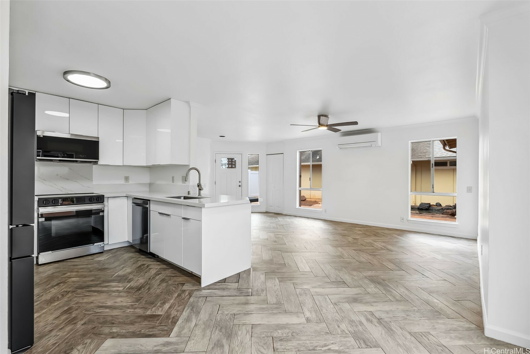 Property Photo: 91-1041 Waihuna Street HI 96706