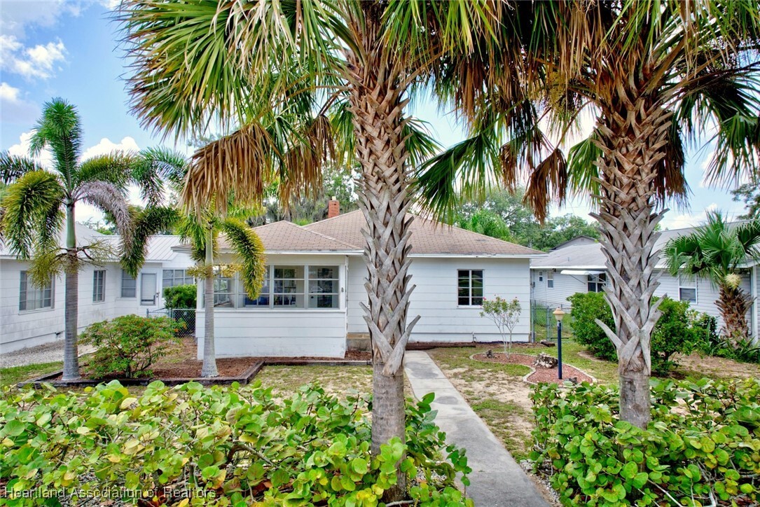 Property Photo: 385 Poinsettia Avenue FL 33870
