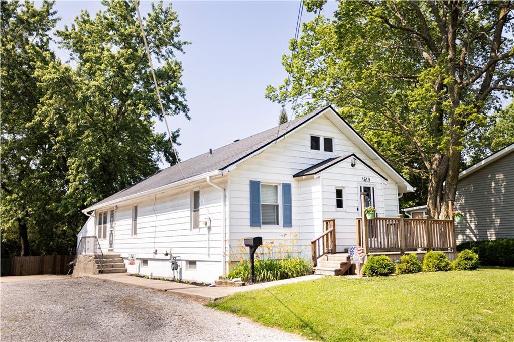 Property Photo: 1619 W College Street MO 64050