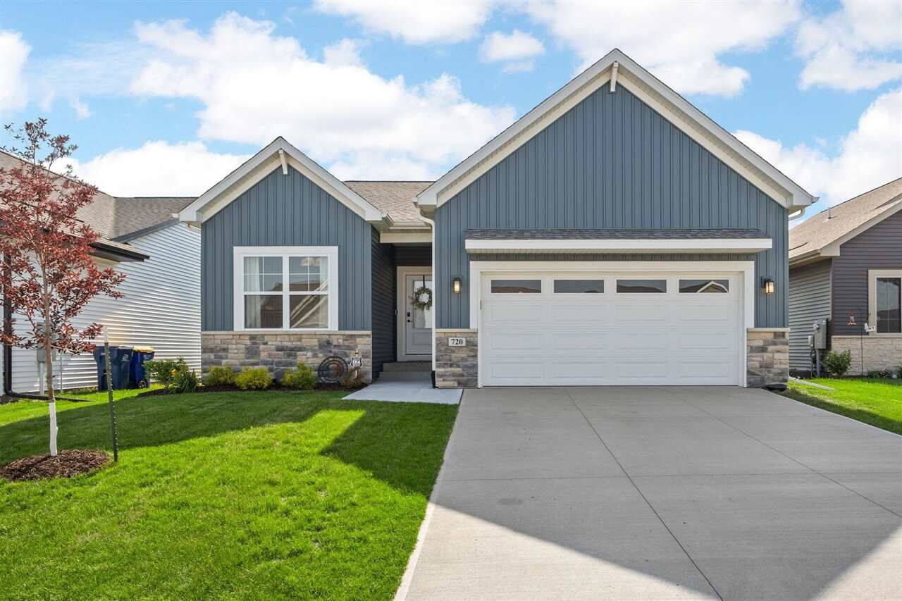 Property Photo: 720 Kohl Dr IA 52317