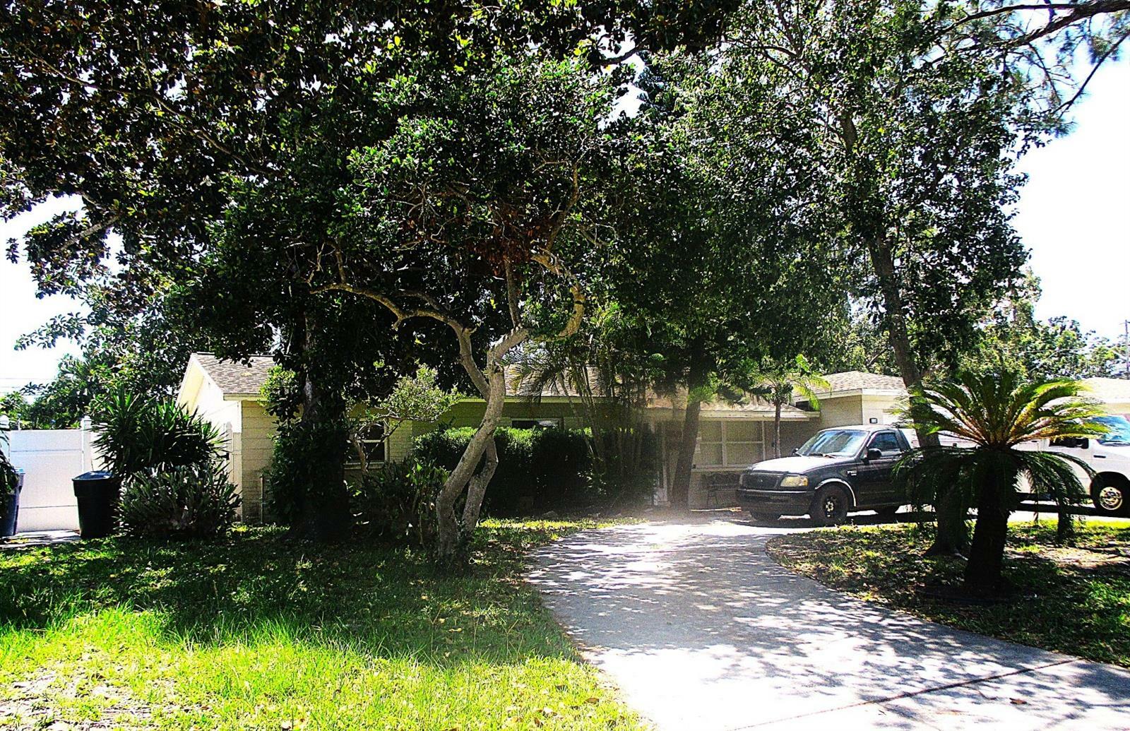 Property Photo: 5468 26th Avenue N FL 33710