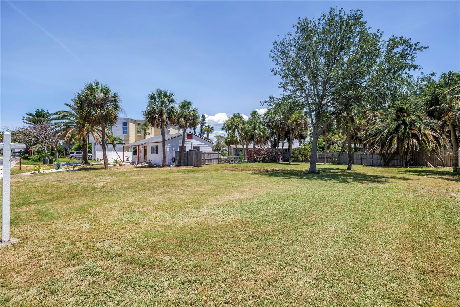 Property Photo: 3961 Oleander Way FL 33706