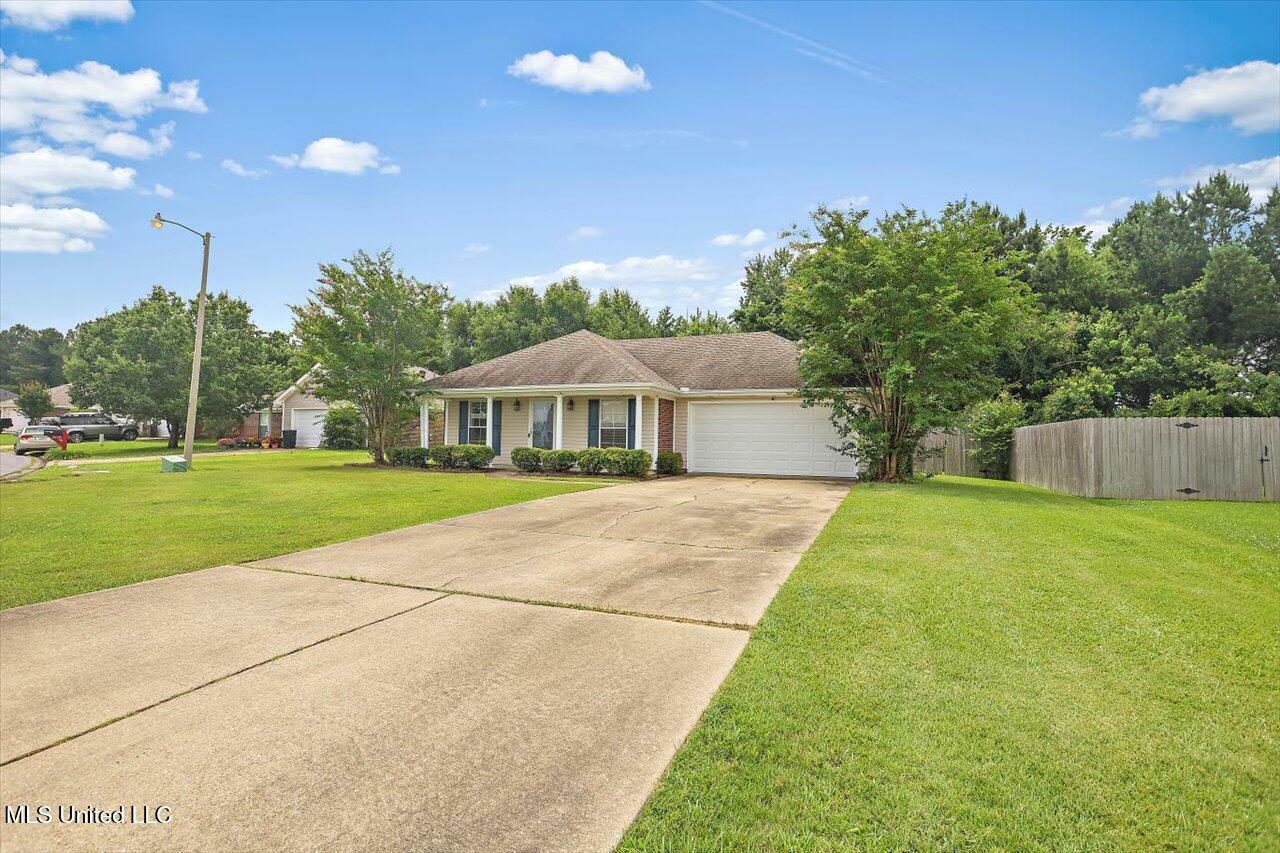 Property Photo: 206 Crosscreek Drive MS 39047
