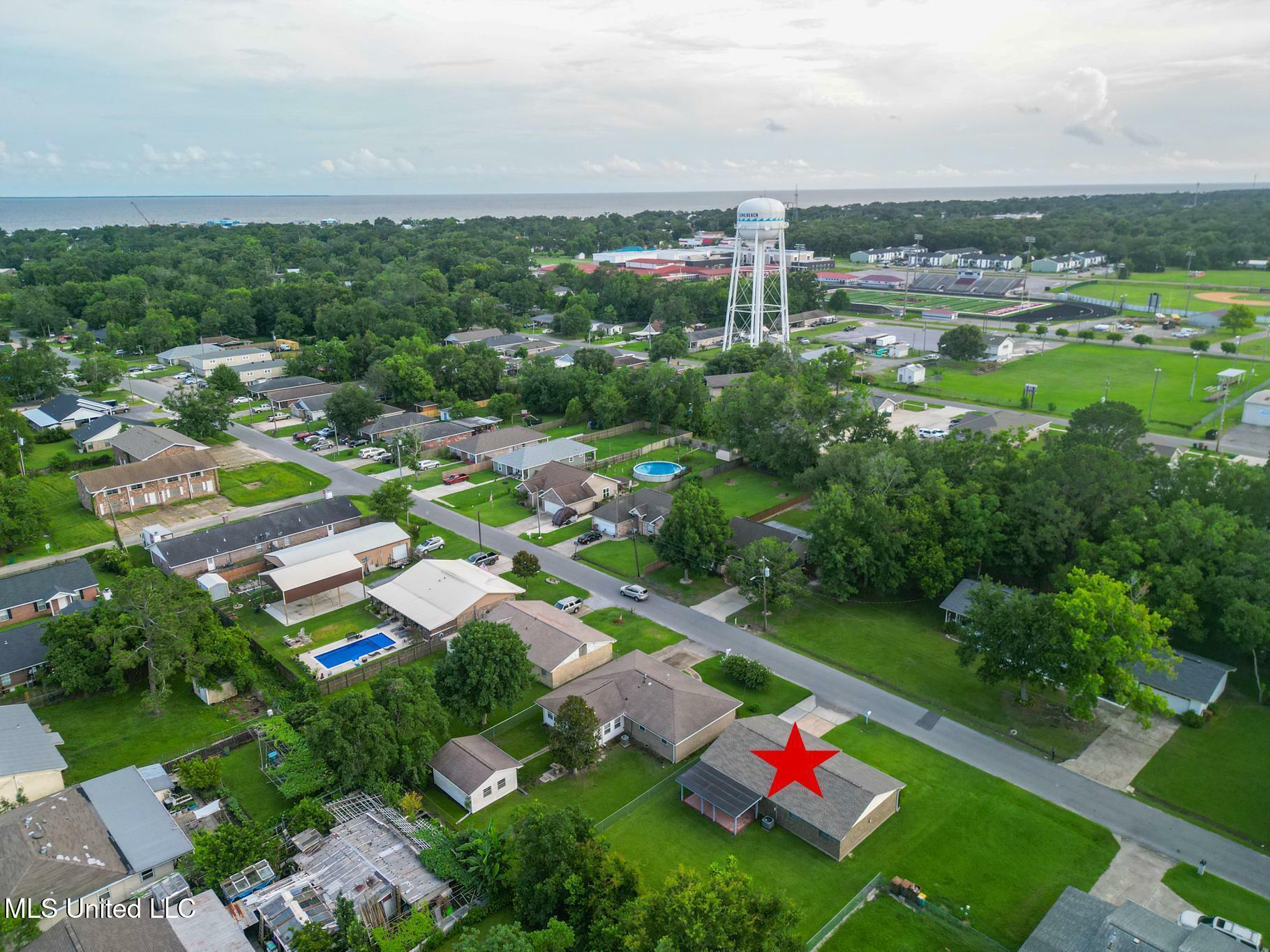 Property Photo: 914 Park Row Avenue MS 39560
