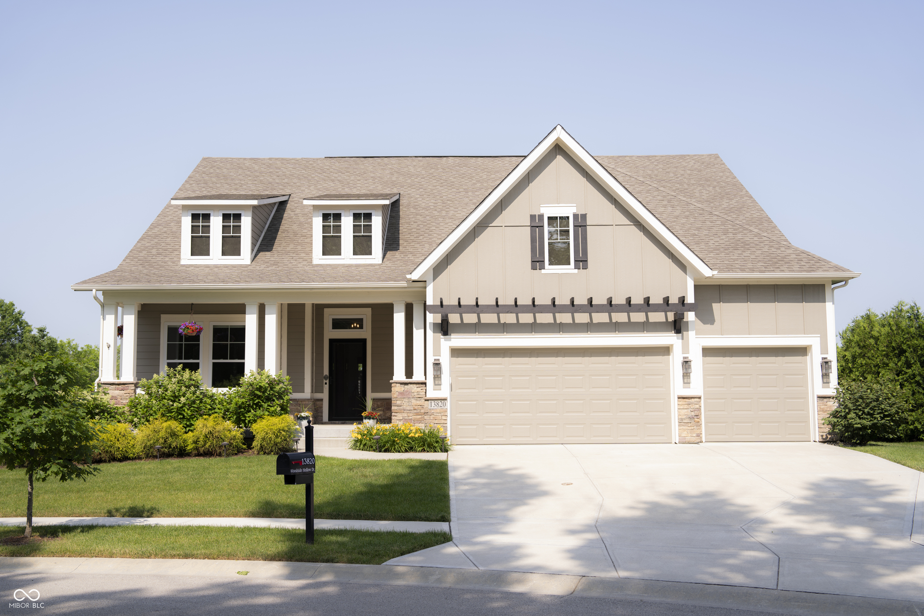 Property Photo: 13820 Woodside Hollow Drive IN 46032