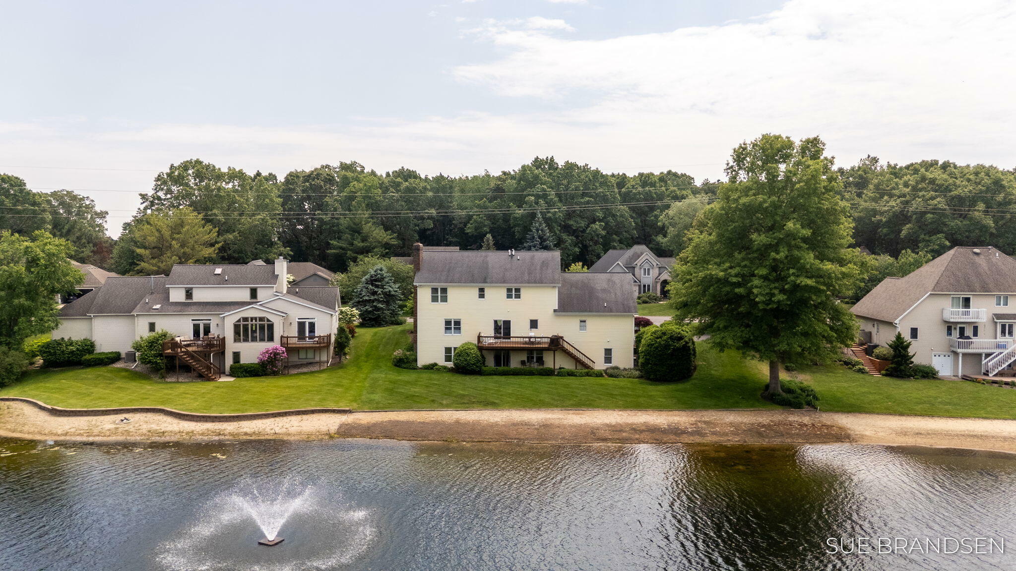 Property Photo: 933 Meadow Ridge Drive MI 49424