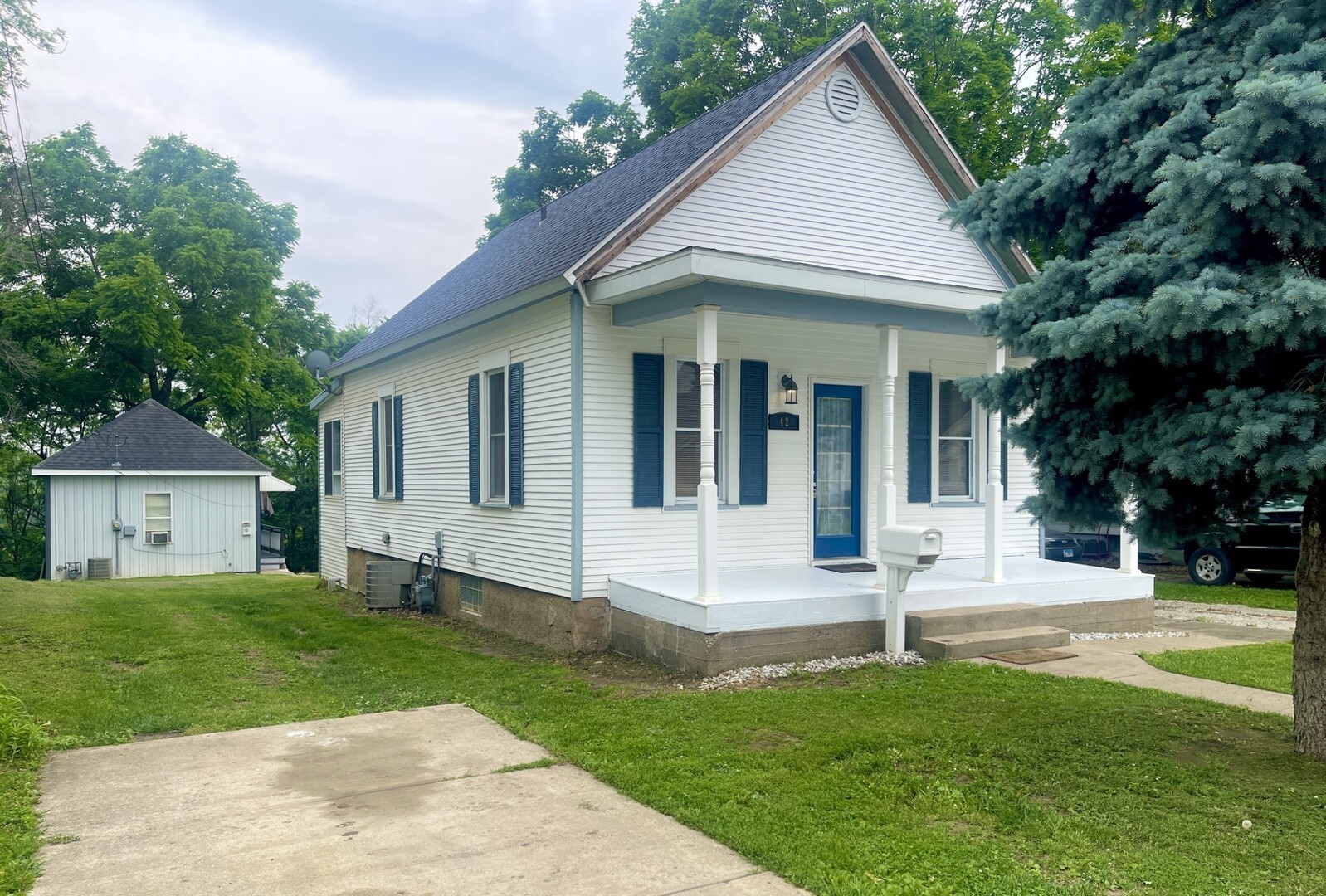 Property Photo:  42 2nd Street  IL 61301 