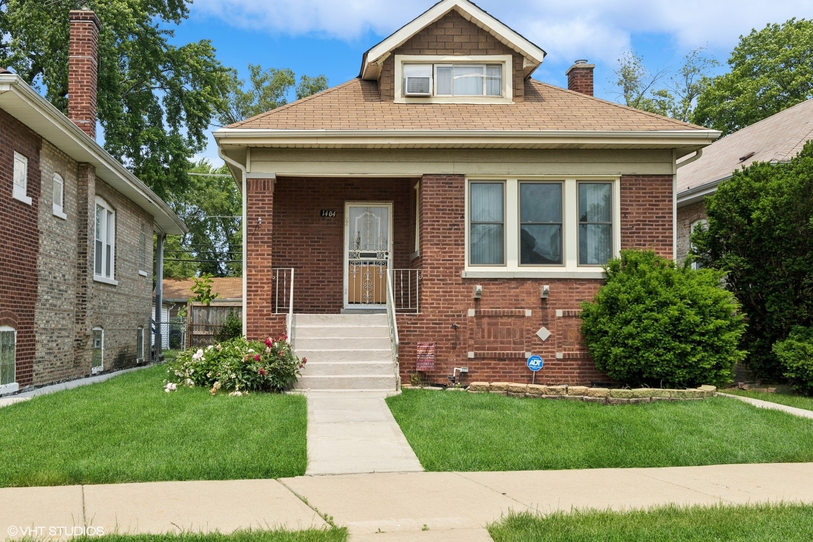 Property Photo: 1404 W 97th Street IL 60643