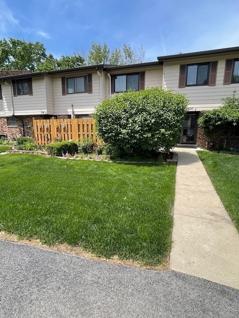 Property Photo: 7330 Winthrop Way 2 IL 60515