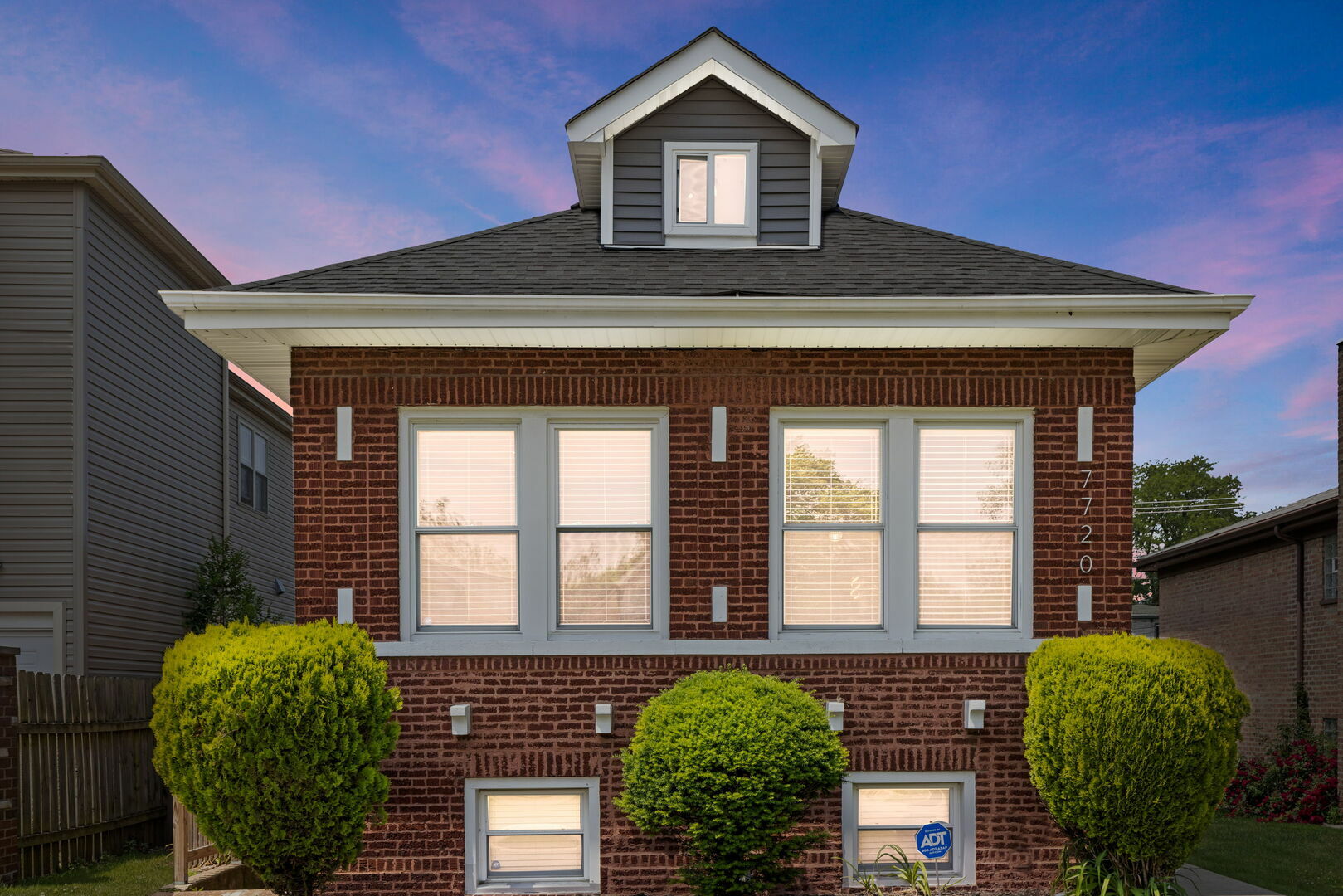 Property Photo: 7720 S Prairie Avenue IL 60619