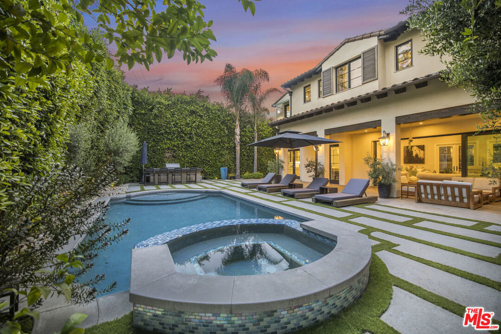 Property Photo:  439 S Spalding Dr  CA 90212 