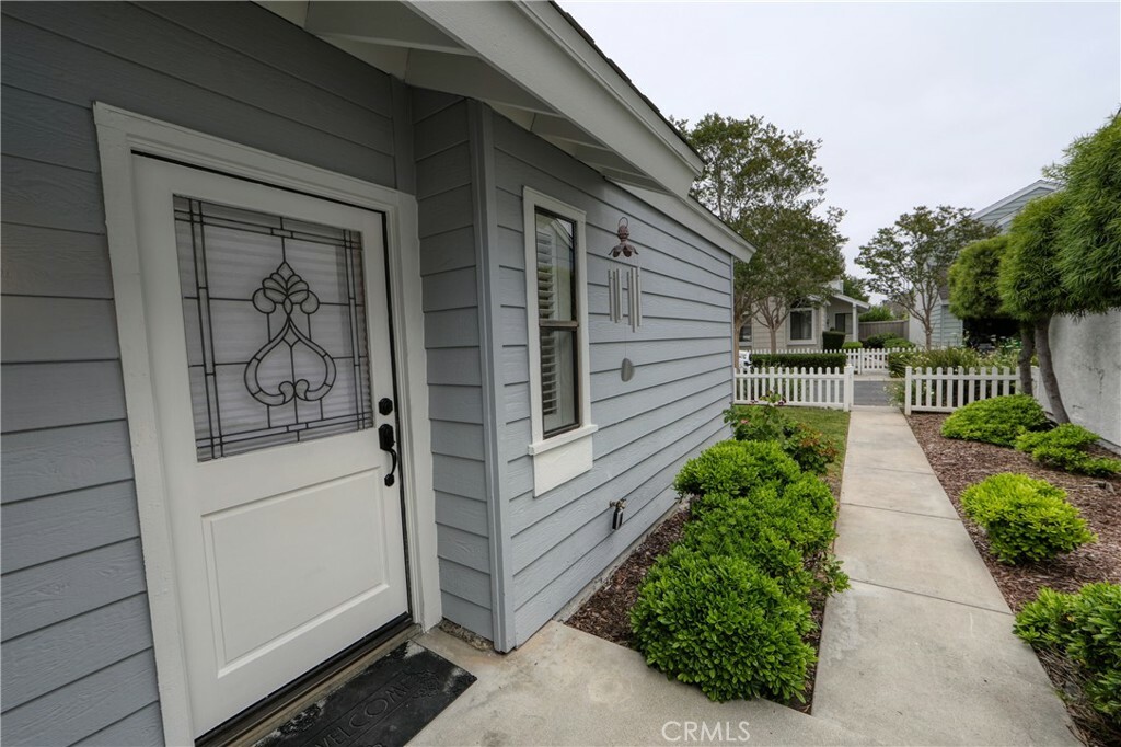 Property Photo: 33 Summerfield 81 CA 92614