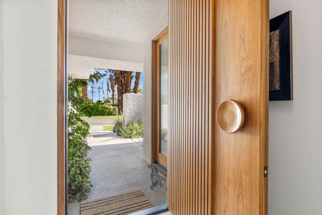 Property Photo: 75465 Montecito Drive CA 92210