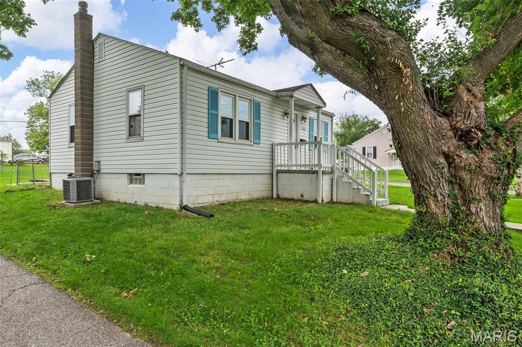 Property Photo: 9501 Miriam Avenue MO 63114
