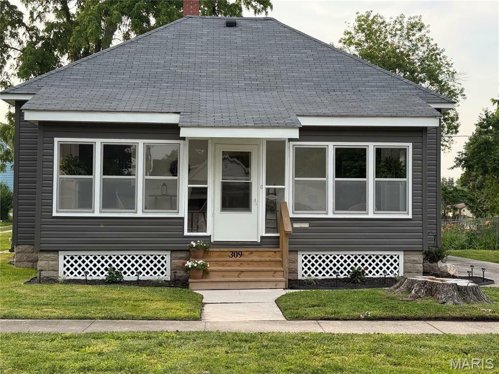 Property Photo: 309 E Pearl Street IL 62052