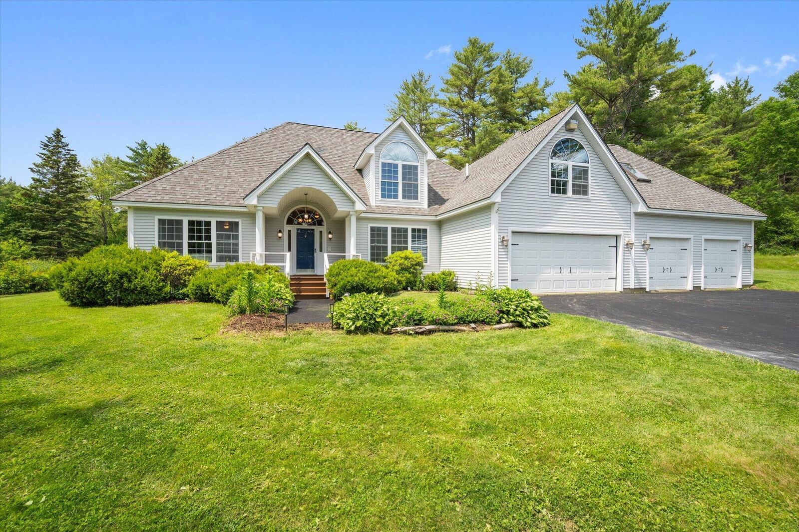 Property Photo: 692 Kennebec Road ME 04444