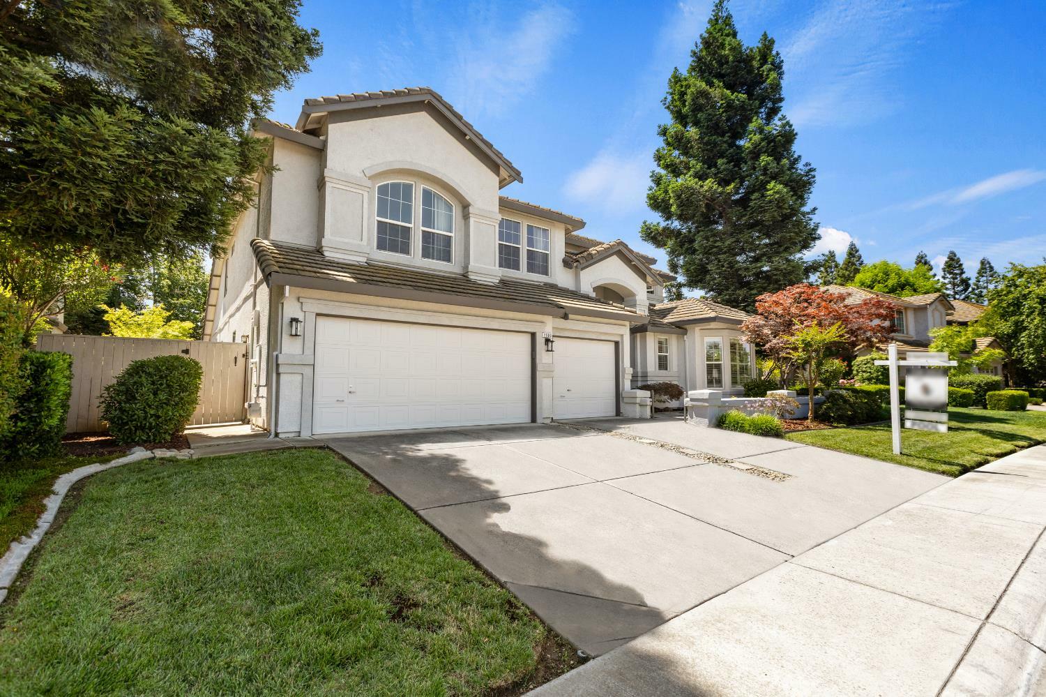 Property Photo: 2900 Buckminster Drive CA 95758