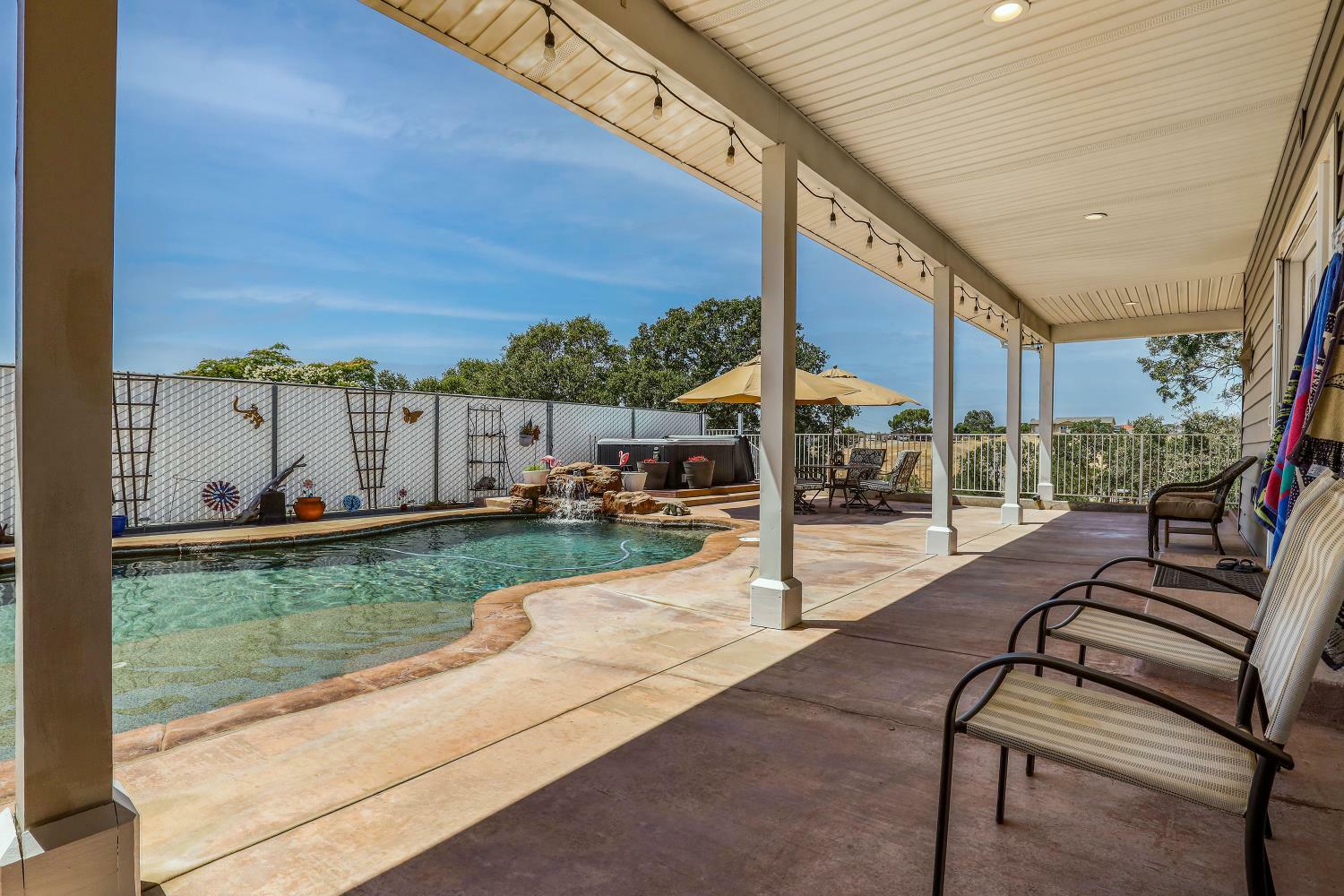 Property Photo: 3651 Delin Way CA 95252