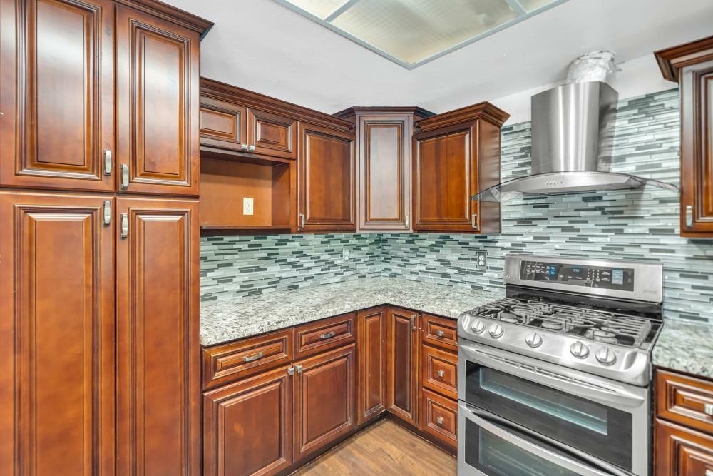 Property Photo: 1112 Parkview Drive CA 95661