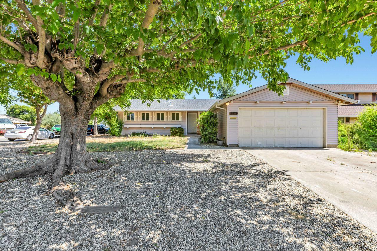 Property Photo: 6688 Silverthorne Circle CA 95842