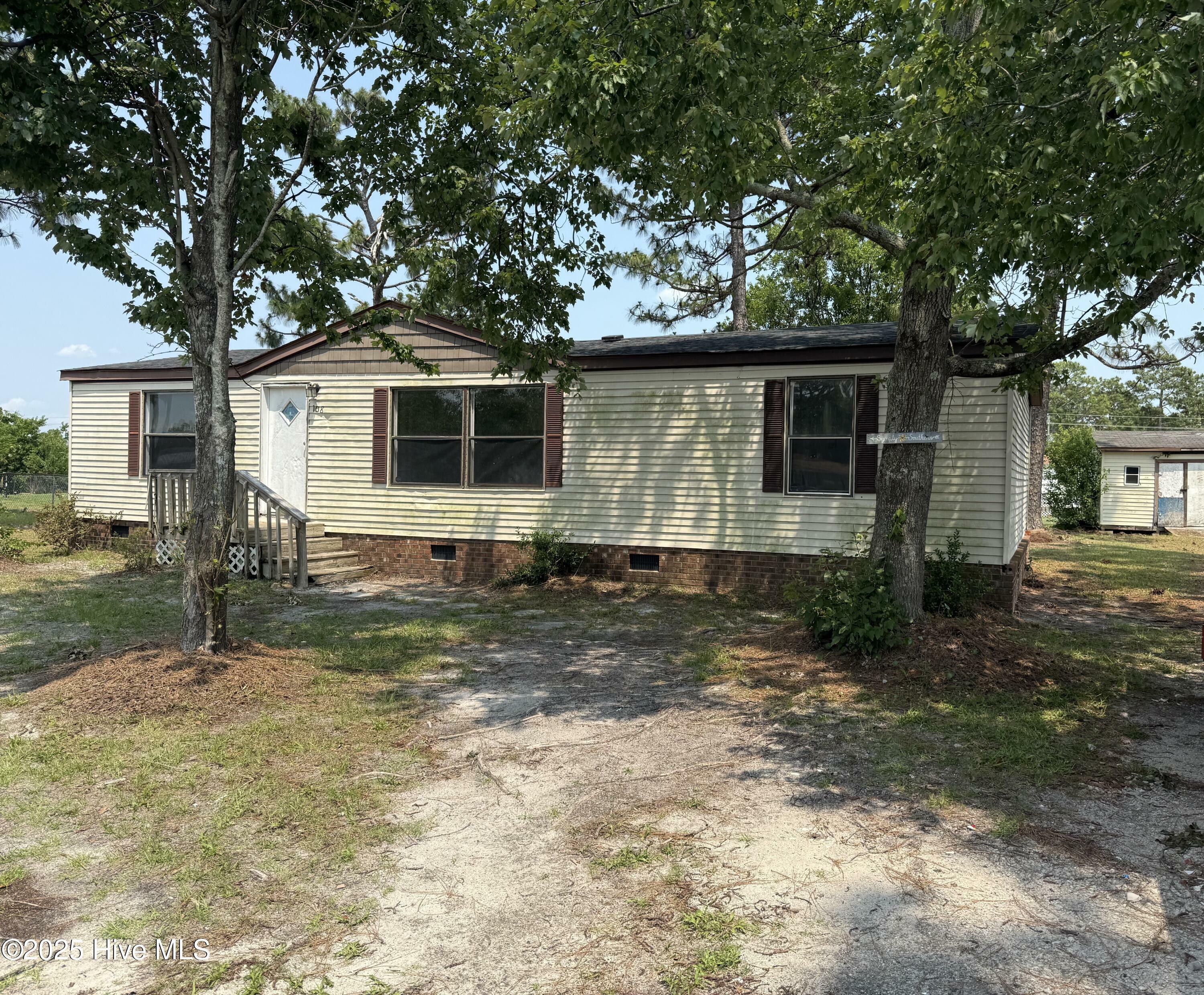 Property Photo: 108 N Queens Street NC 28539