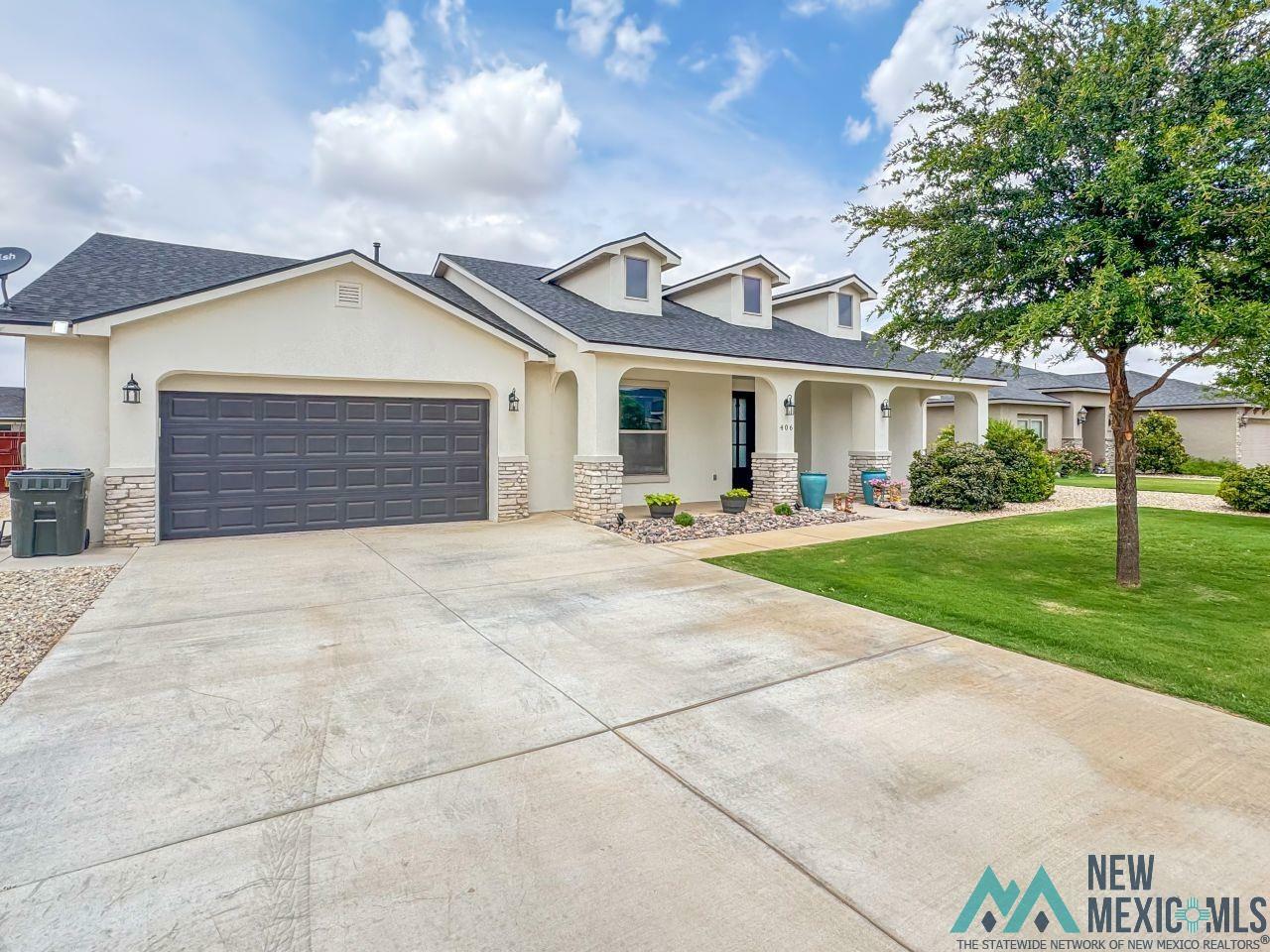 Property Photo: 406 Plantation Court NM 88220
