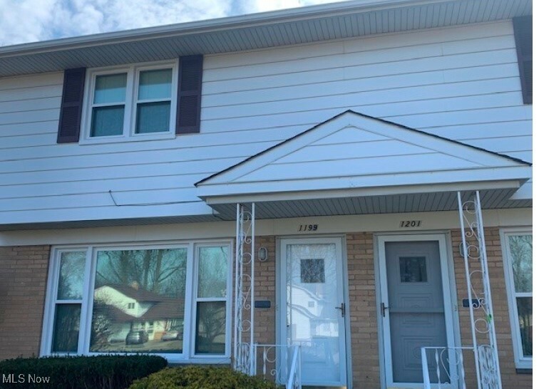 Property Photo: 1199 Bonnie Lane OH 44124