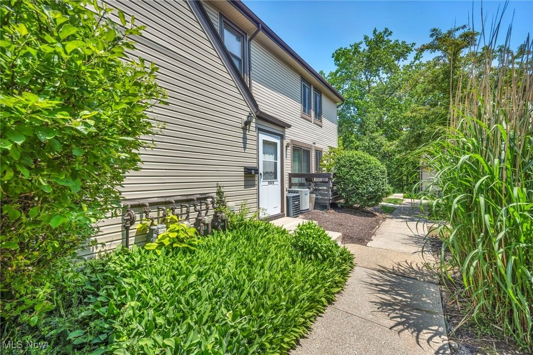 Property Photo: 552 Turney Rd A OH 44146