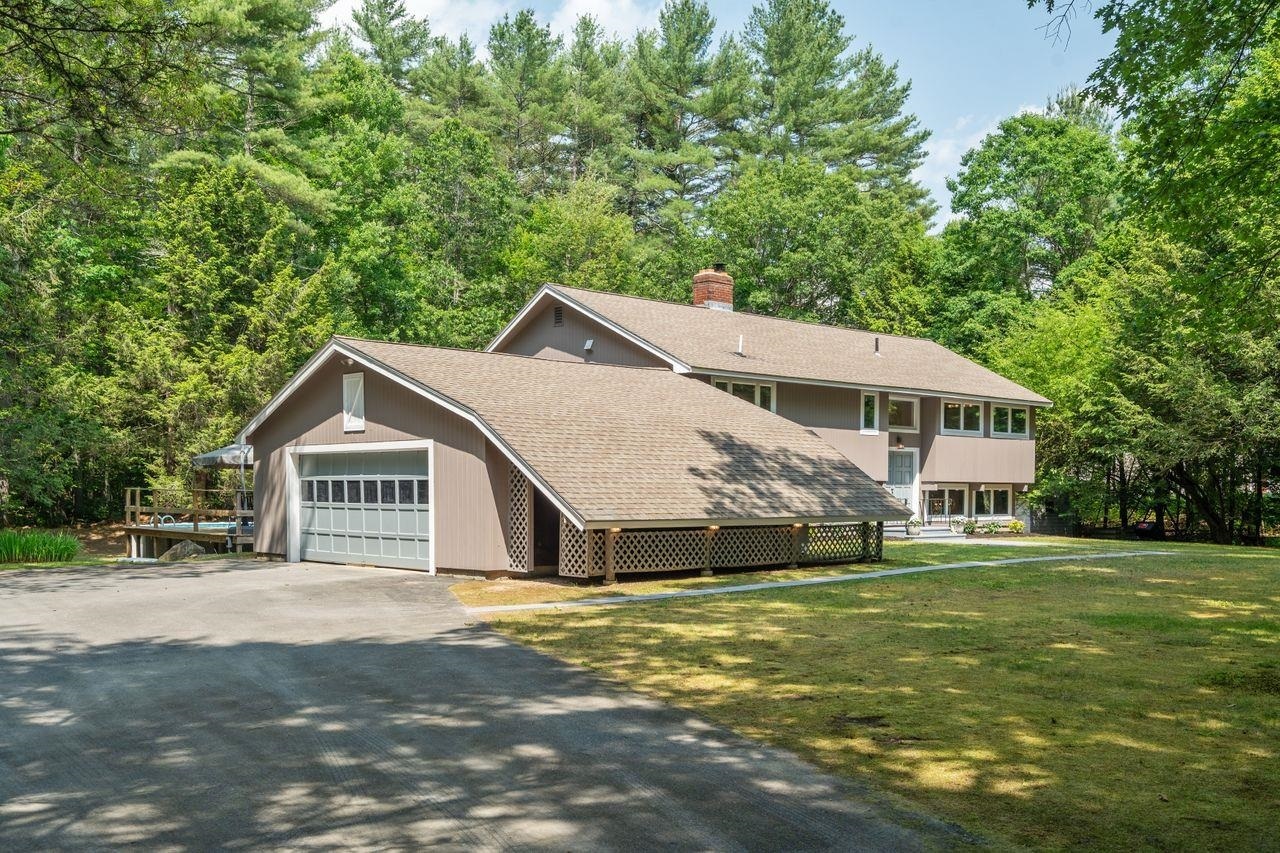 Property Photo: 10 Lawrence Lane NH 03049