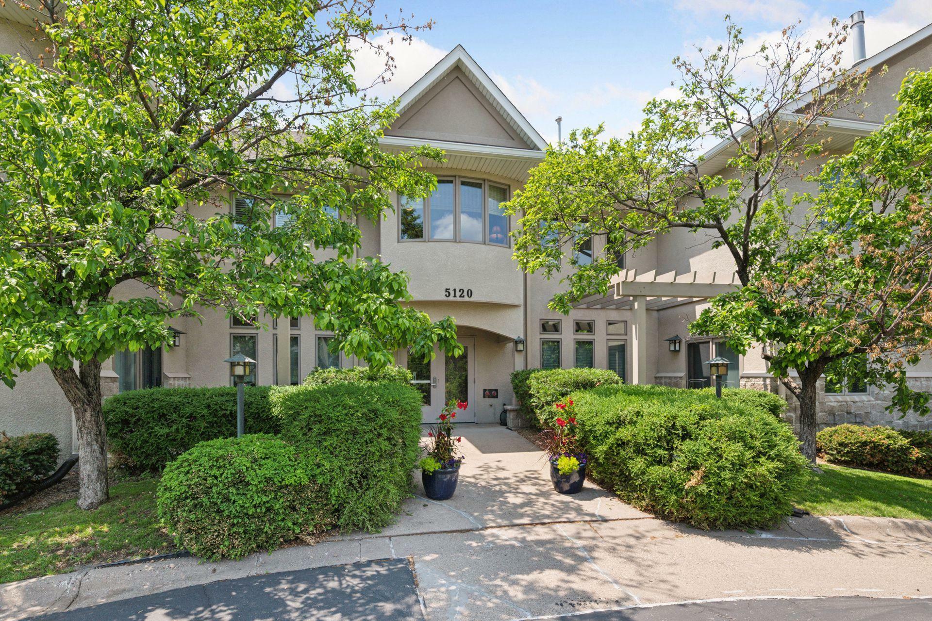 5120 France Avenue S 202  Edina MN 55410 photo