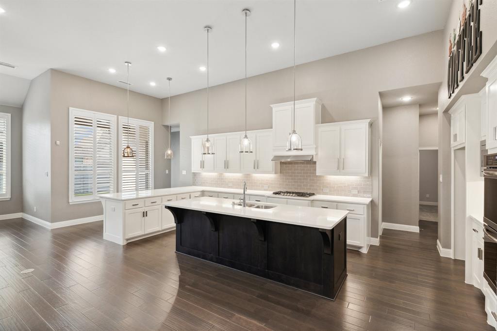 Property Photo: 1013 Parkstone Drive TX 76227