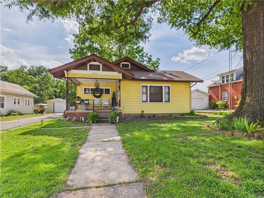 Property Photo: 822 S Pine Street AR 72601
