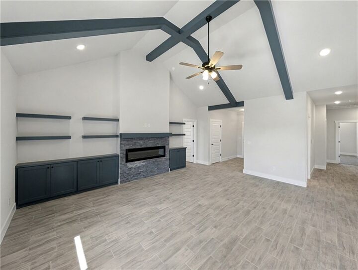 Property Photo:  6807 SW Basswood Avenue  AR 72712 