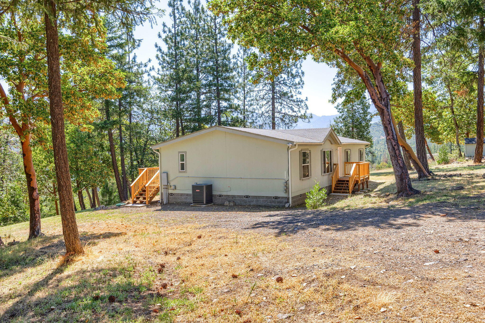 Property Photo: 8080 E Antelope Road OR 97524