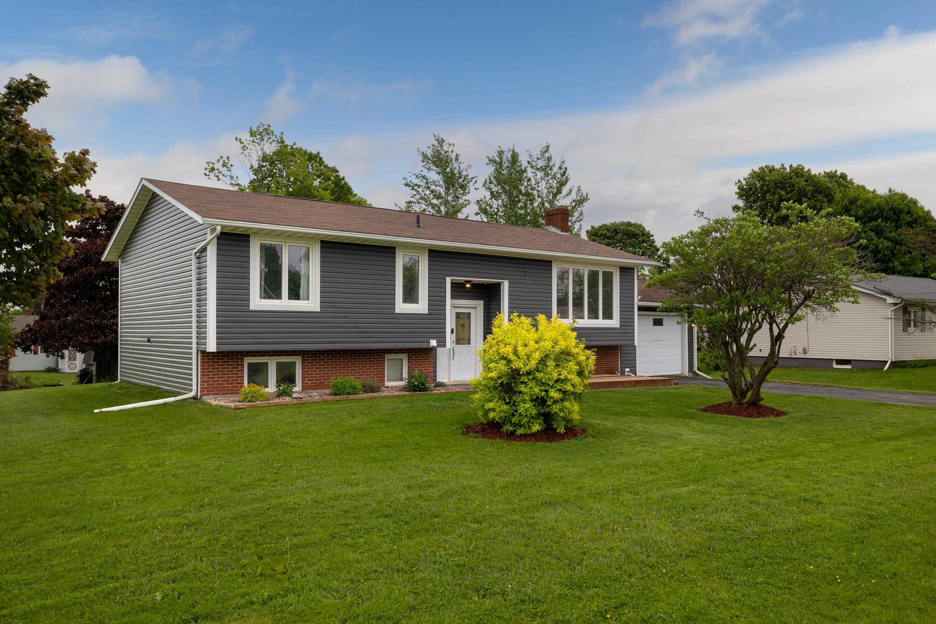 Property Photo: 21 Tamarac Avenue PE C1A 6T2